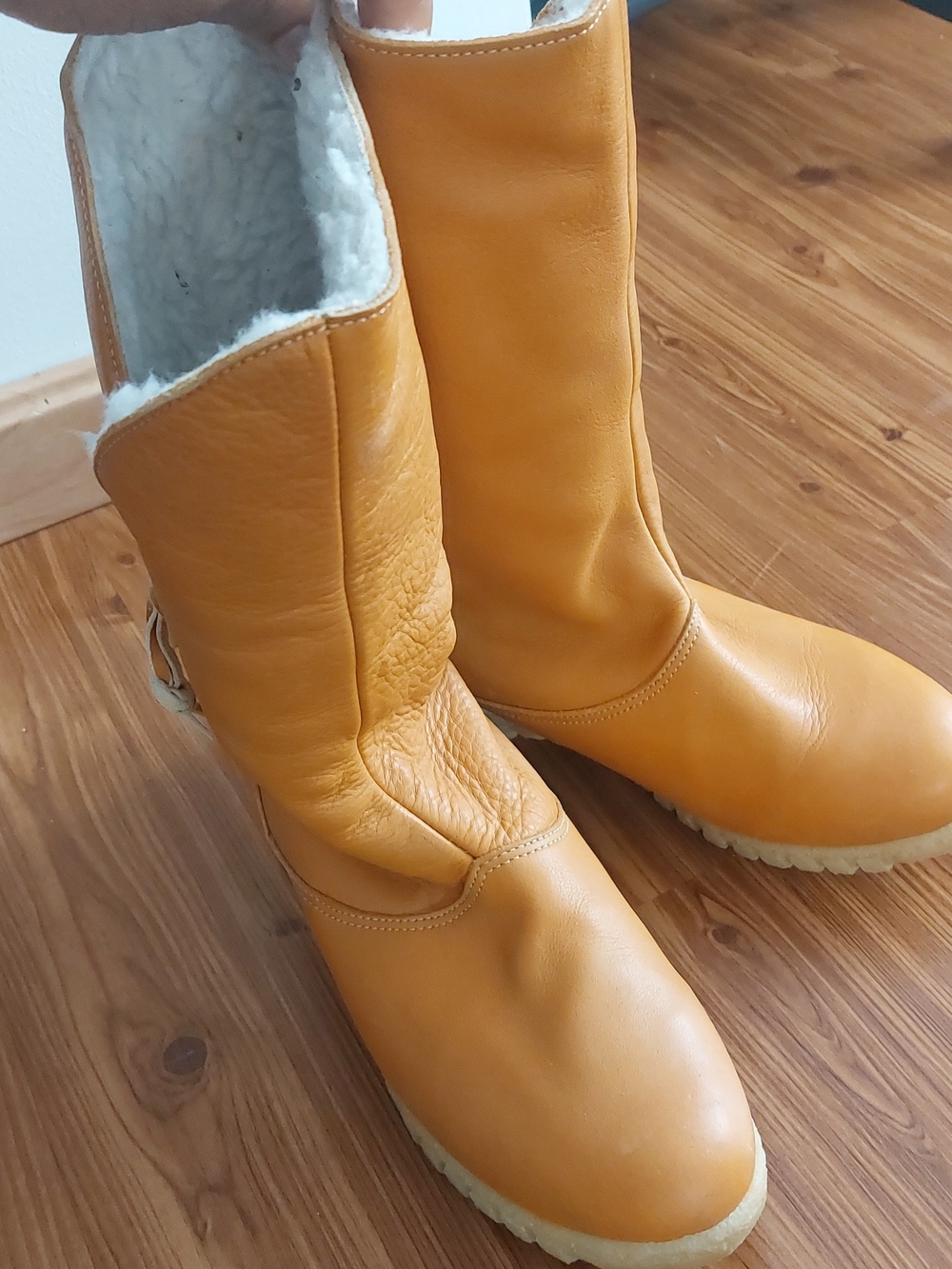 Women’s Tan Winter Shearling-Lined Leather Boots